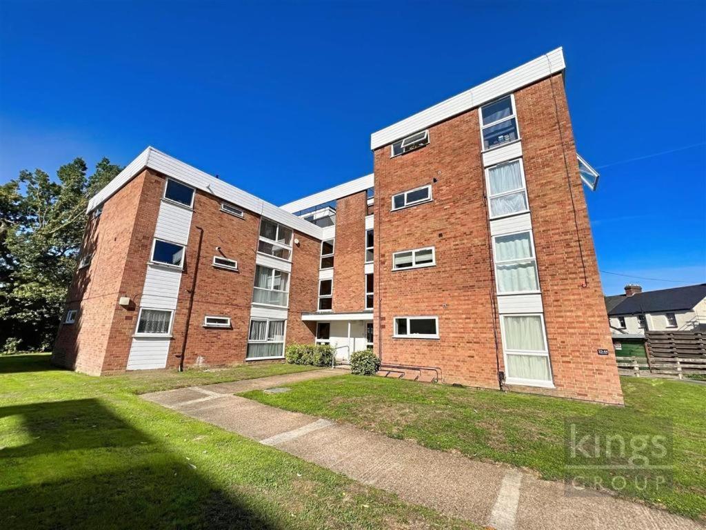 A Cosy 1 Bedroom Apartment Enfield Bagian luar foto