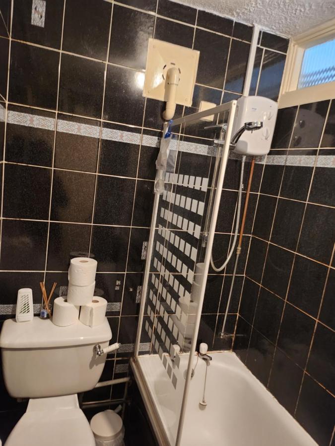 A Cosy 1 Bedroom Apartment Enfield Bagian luar foto