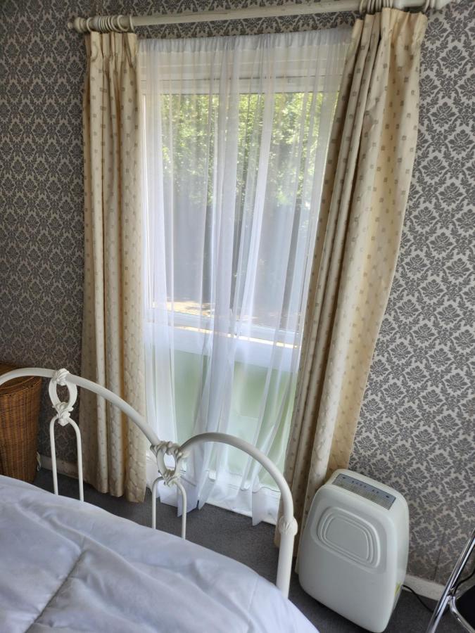 A Cosy 1 Bedroom Apartment Enfield Bagian luar foto