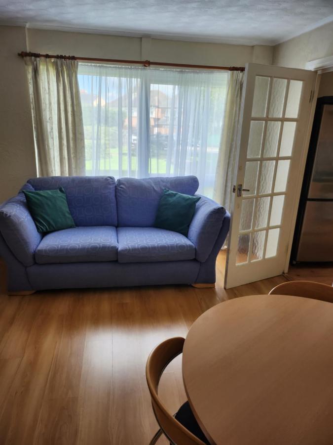 A Cosy 1 Bedroom Apartment Enfield Bagian luar foto